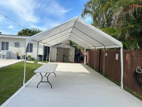 Tent & Table Rental in Miami, FL (1)